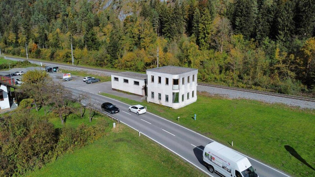 Sie sind auf der Suche nach einem geeigneten Firmenstandort? Architektonisch interessantes zweigeschossiges  Gewerbeobjekt