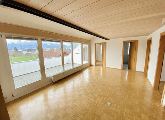 Großzügige 6-Zimmer-Maisonettewohnung mit Loggia in Koblach zu vermieten!