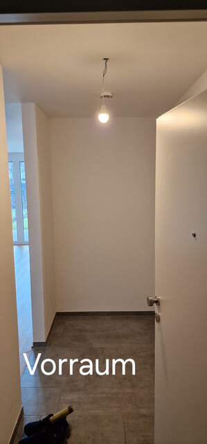 Neubau Gartenwohnung mit 20 m² Terrasse, 70 m² Garten,  6 m² Kellerabteil, 1 Tiefgaragenstellplatz à 20.000,00 e (Kauf)