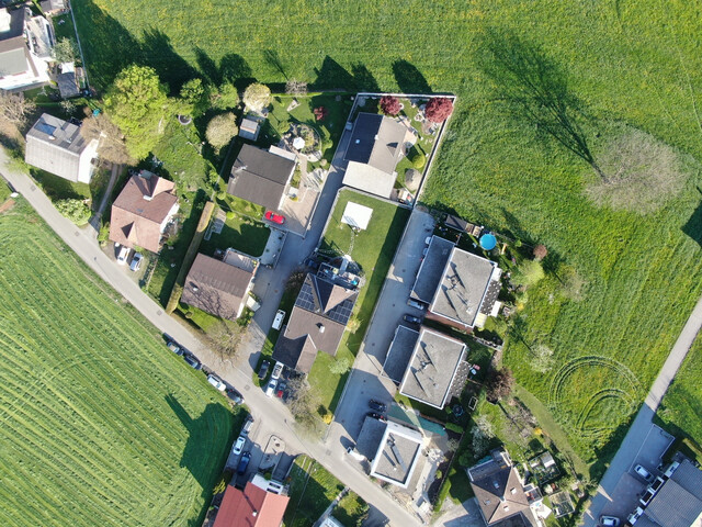 Wohnhaus  |  großzügiger Garten  | Garage |  moderne Ausstattung