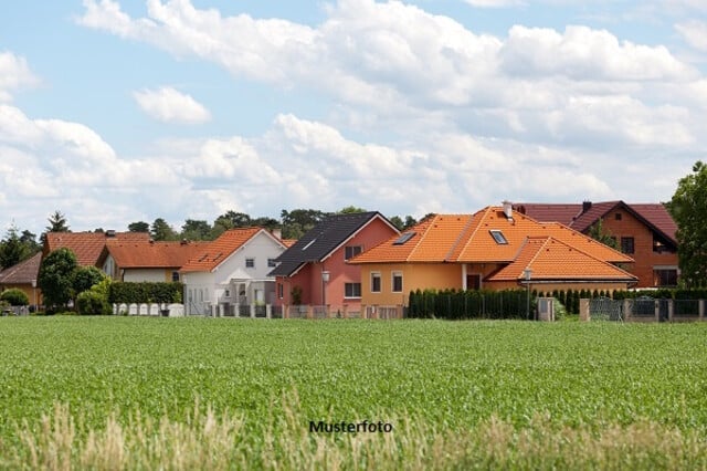 Großzügiges Einfamilienhaus mit 2 Garagen + Ihre Chance +