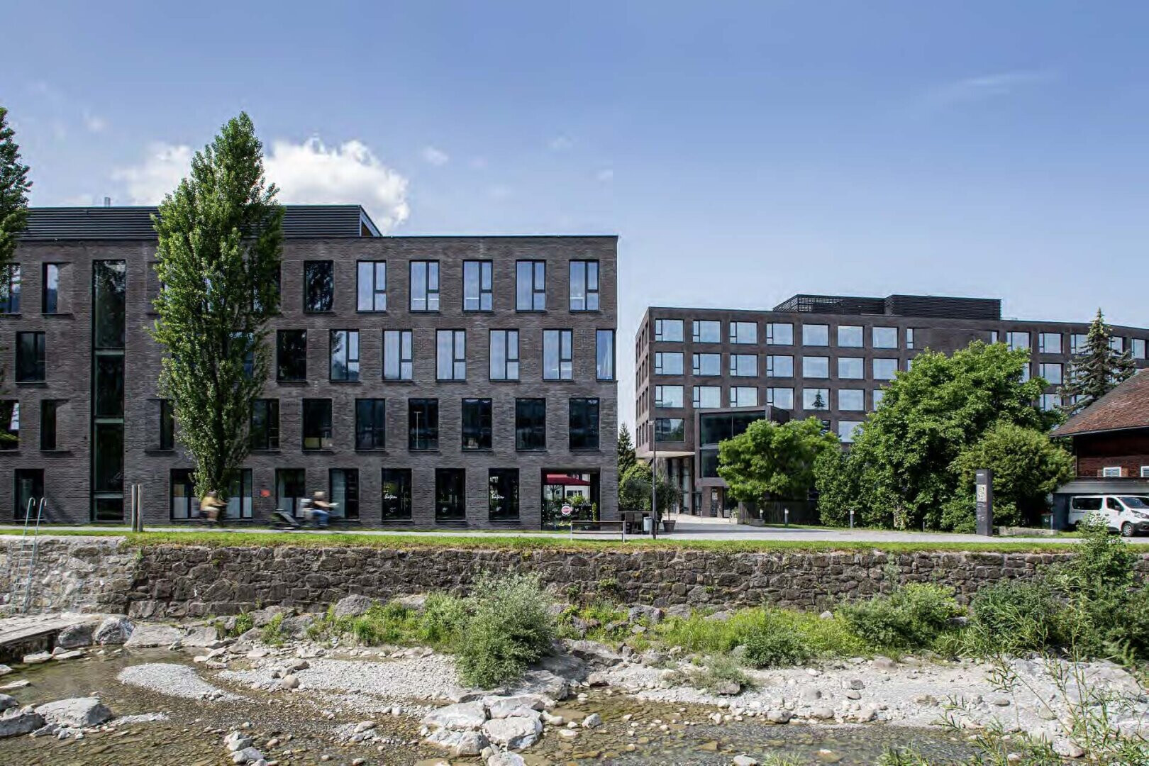 Erstbezug im Kleinbüro mit Blick über den CAMPUS V