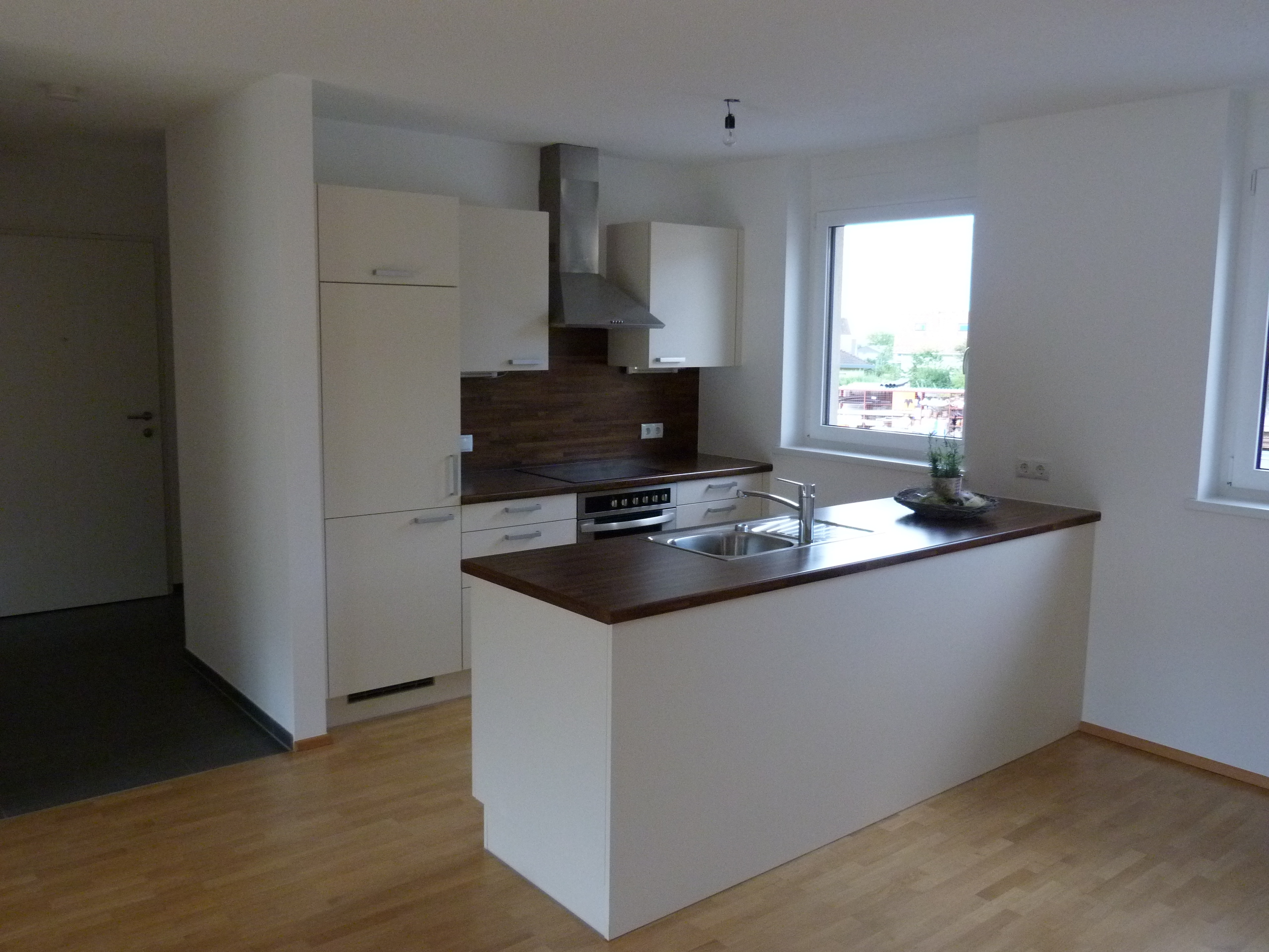 2-Zimmer-Wohnung mit 61 m² + 23 m² überdachte Terrasse, Carportplatz