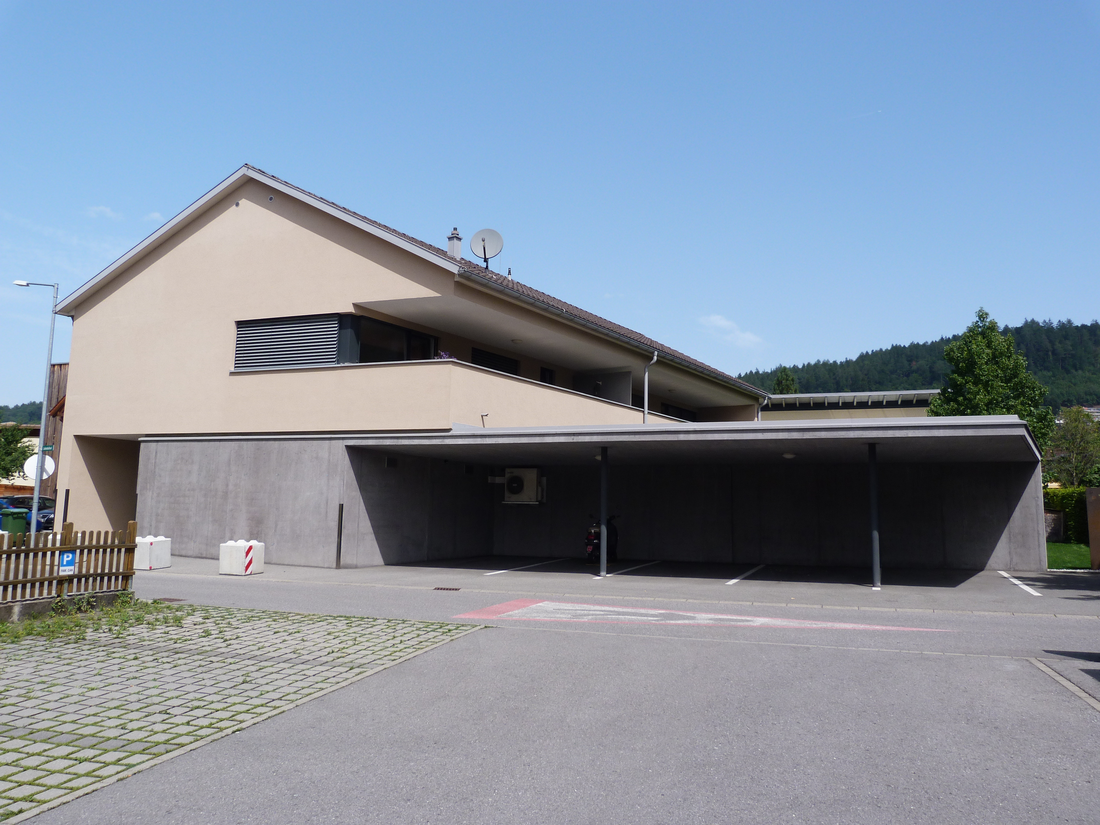 2-Zimmer-Wohnung mit 61 m² + 23 m² überdachte Terrasse, Carportplatz