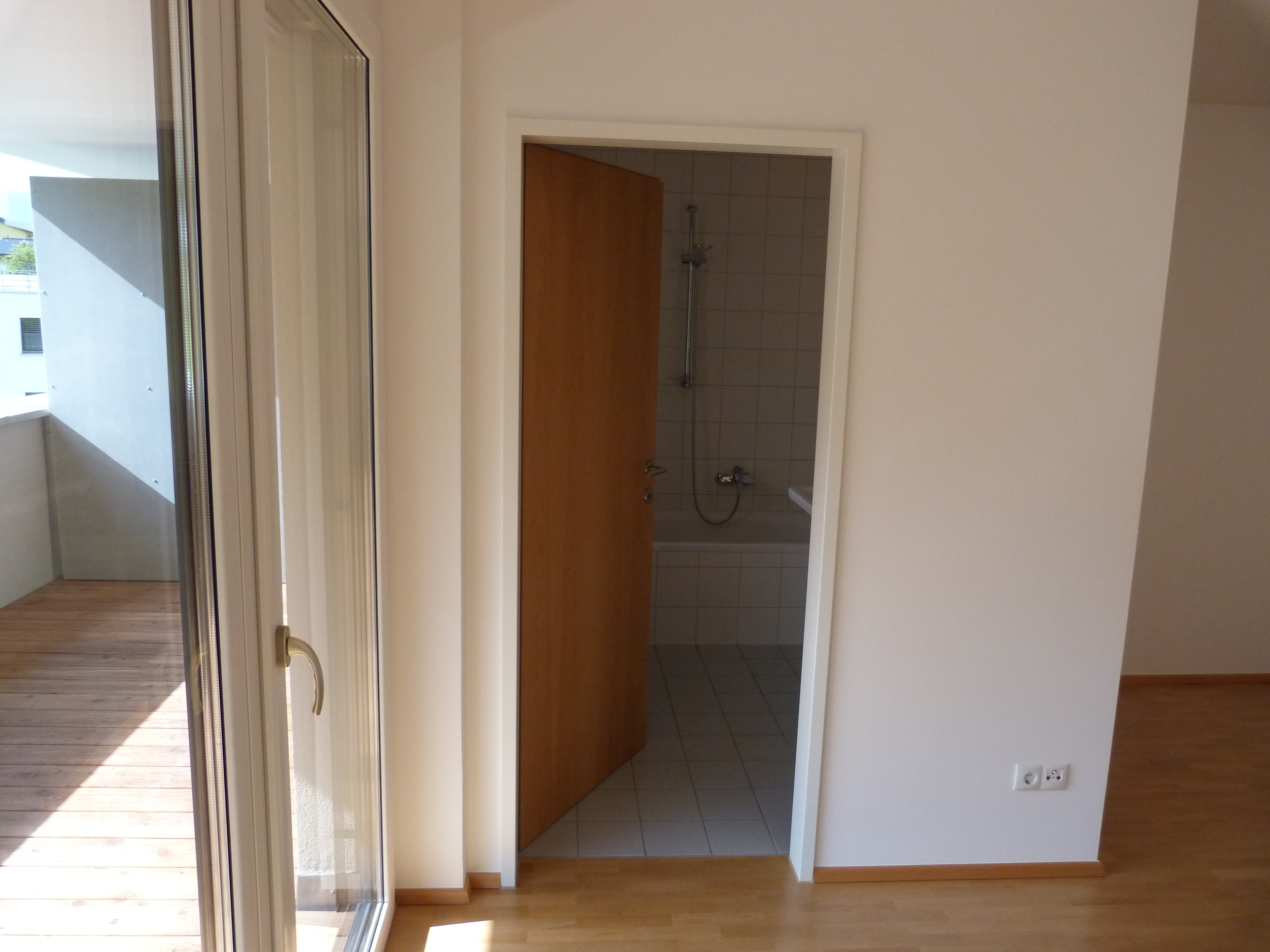 2-Zimmer-Wohnung mit 61 m² + 23 m² überdachte Terrasse, Carportplatz