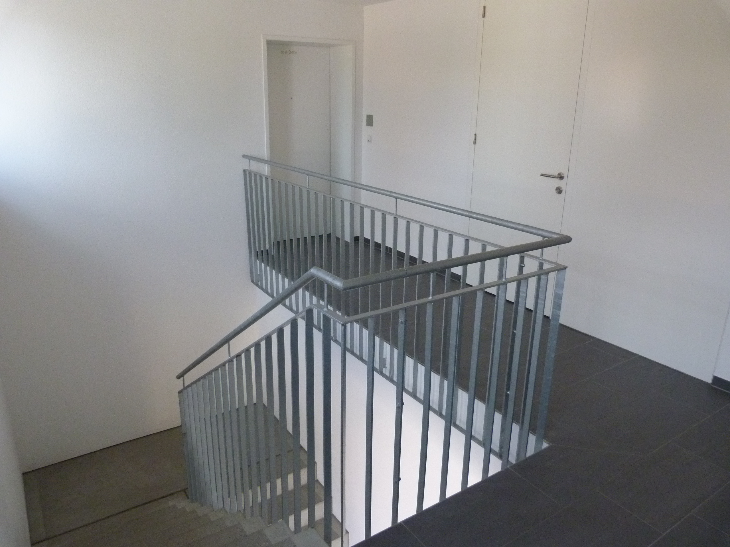 2-Zimmer-Wohnung mit 61 m² + 23 m² überdachte Terrasse, Carportplatz