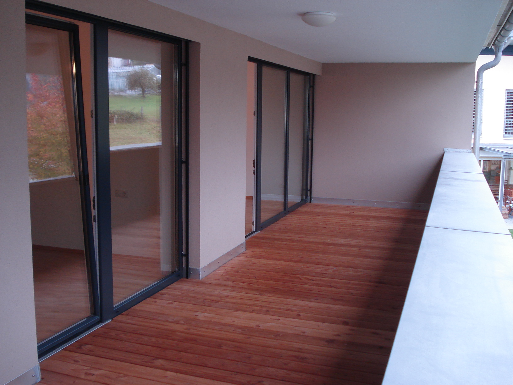 2-Zimmer-Wohnung mit 61 m² + 23 m² überdachte Terrasse, Carportplatz