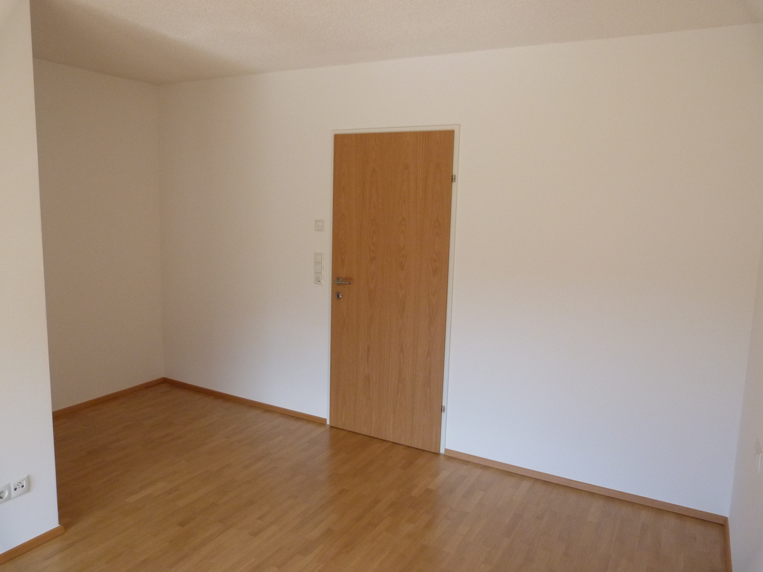 2-Zimmer-Wohnung mit 61 m² + 23 m² überdachte Terrasse, Carportplatz
