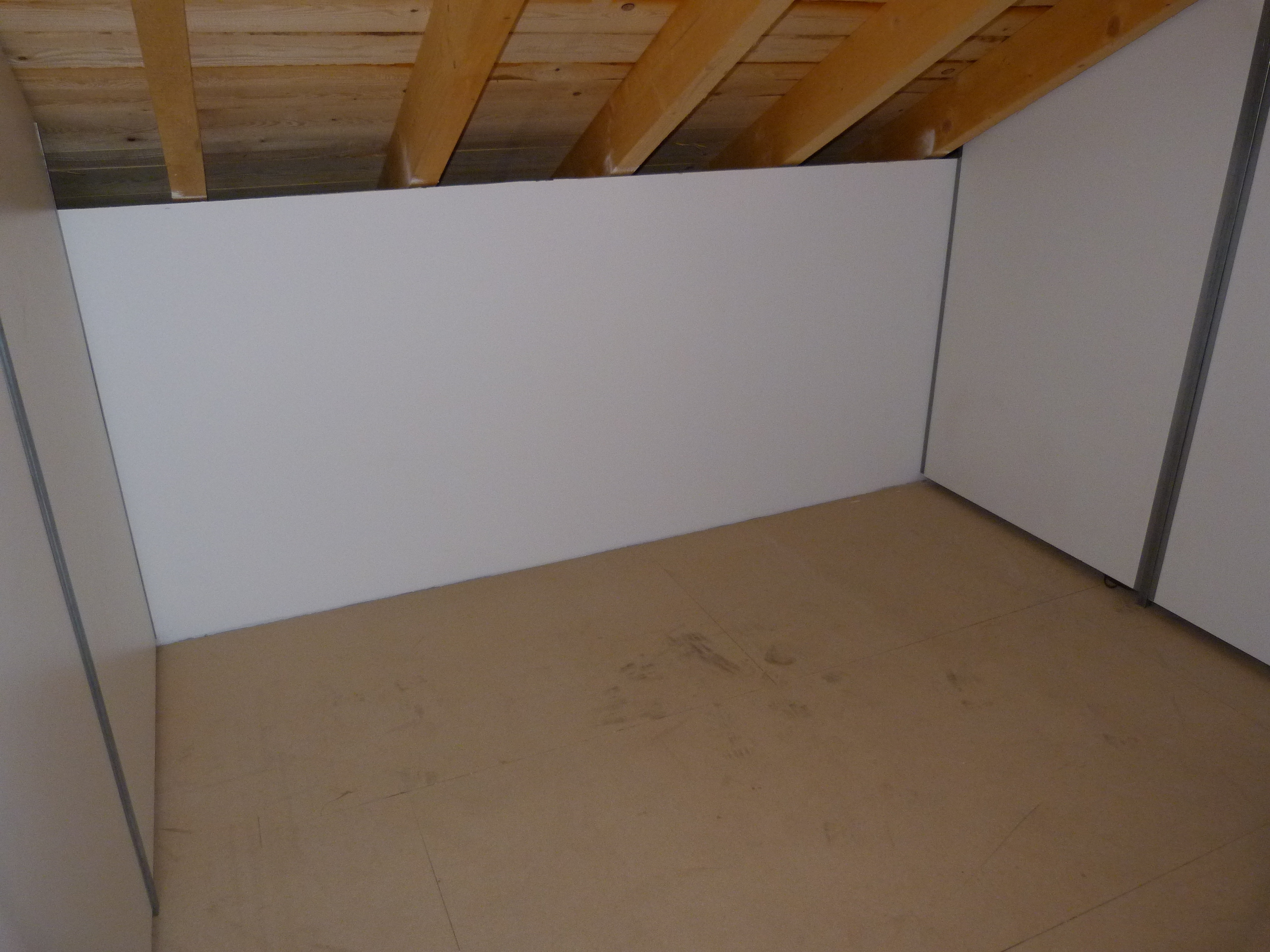 2-Zimmer-Wohnung mit 61 m² + 23 m² überdachte Terrasse, Carportplatz