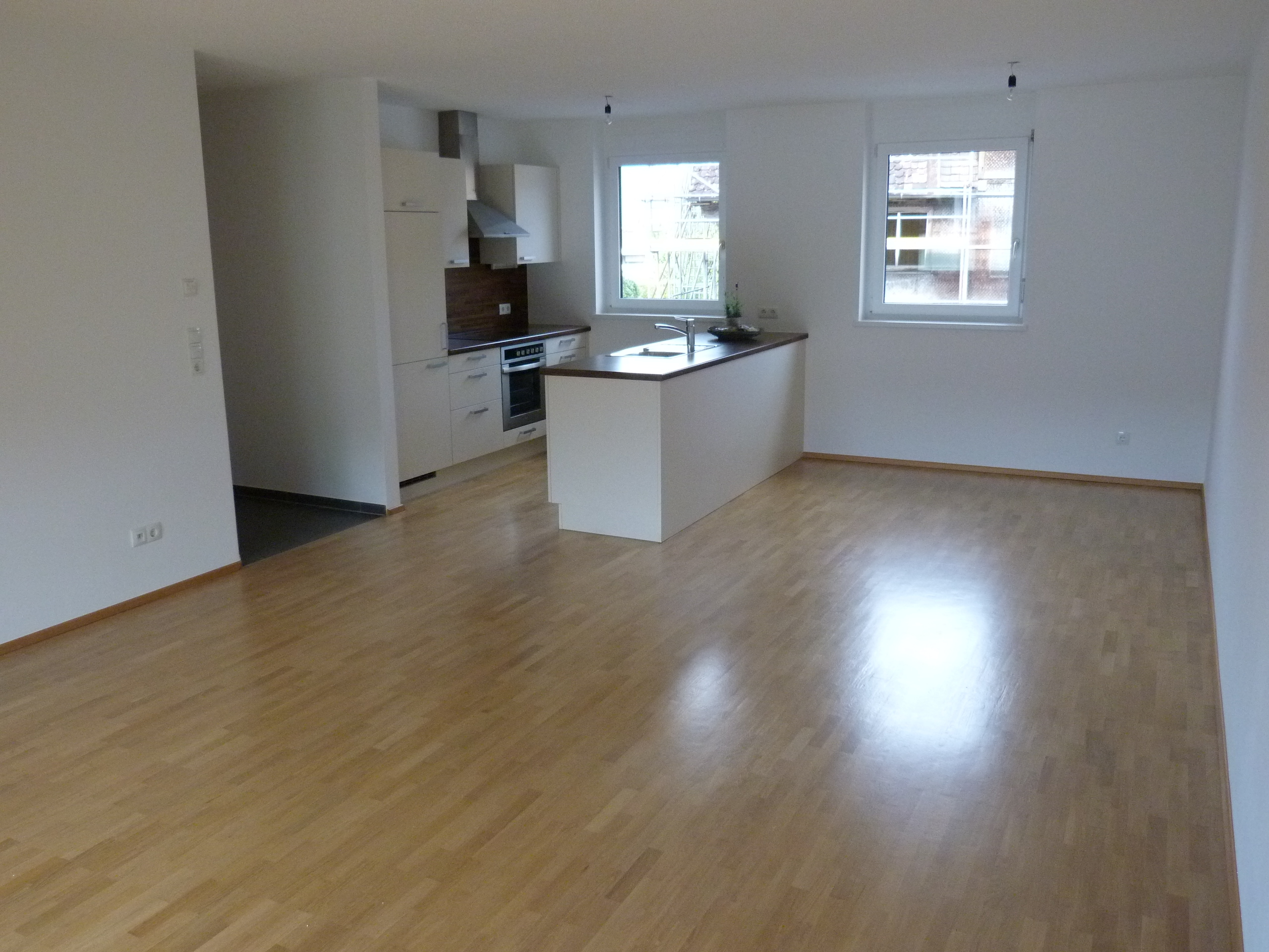 2-Zimmer-Wohnung mit 61 m² + 23 m² überdachte Terrasse, Carportplatz