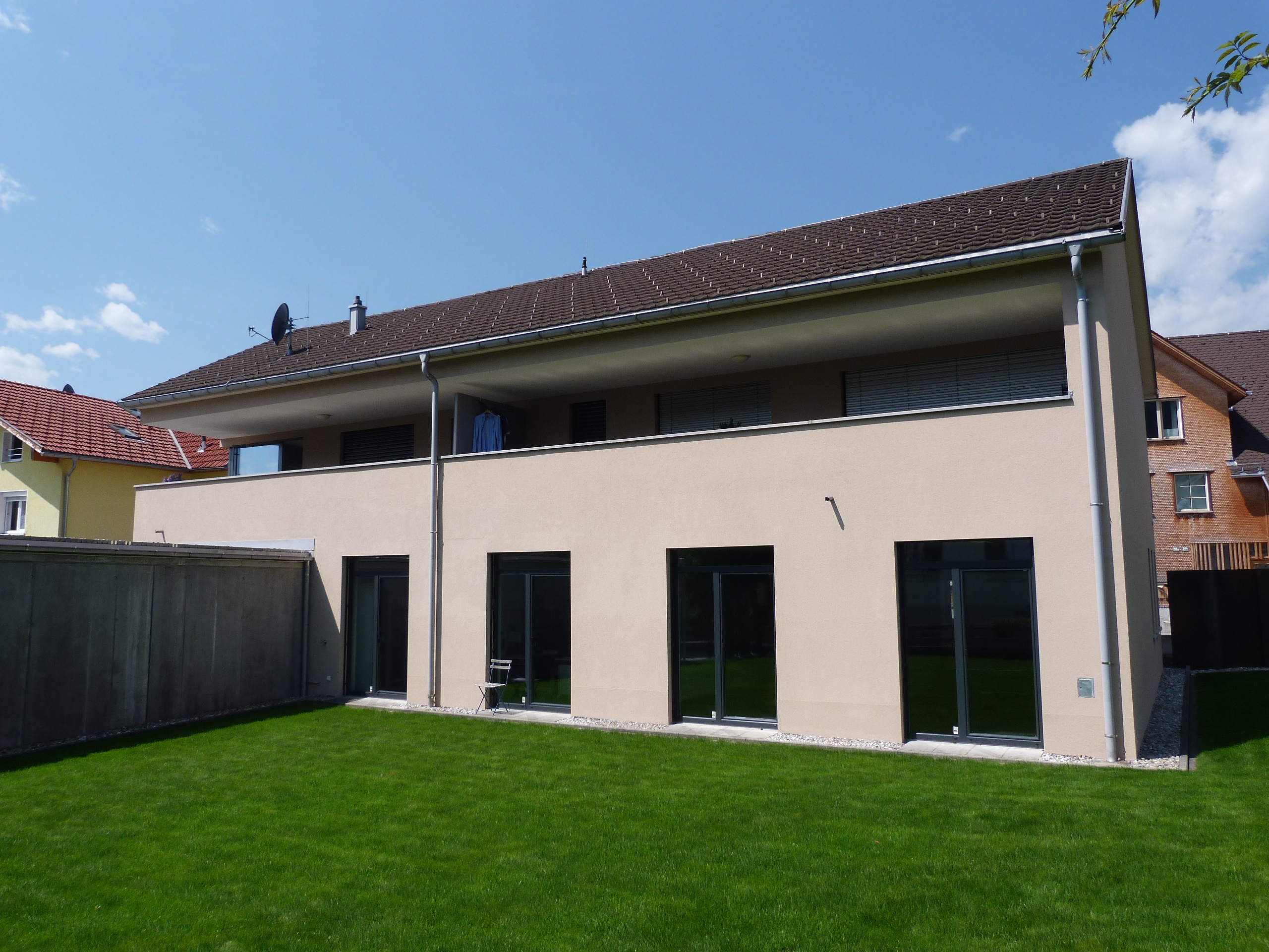 2-Zimmer-Wohnung mit 61 m² + 23 m² überdachte Terrasse, Carportplatz