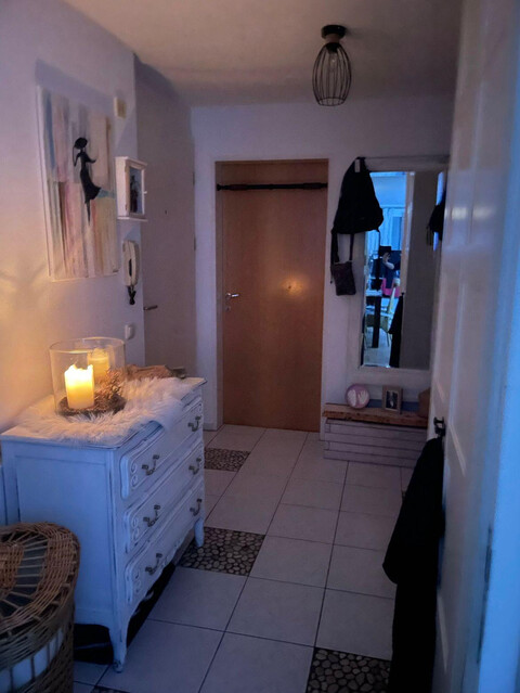 Helle 3-Zimmer-Wohnung im Zentrum von Hörbranz📍 Lage: Zentral gelegen – alle öffentlichen Einrichtungen (Gemeindeamt, Schule, Bank, Post, Bushaltestelle) sind innerhalb von 2 Minuten zu Fuß erreichbar.