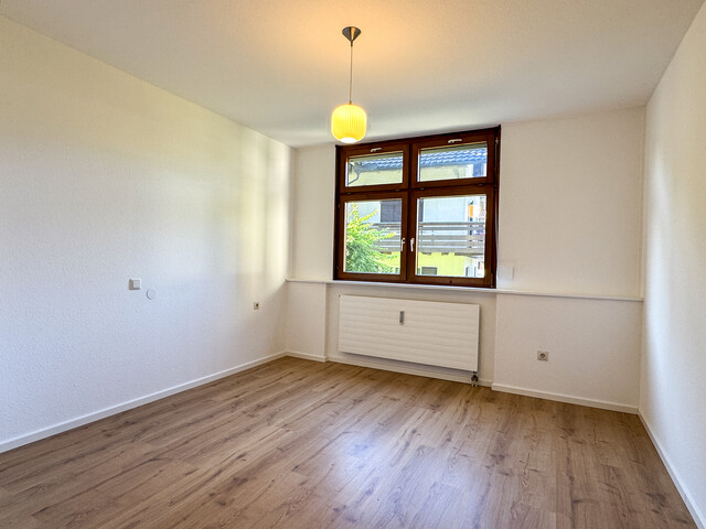 Sonnige 4,5 Zimmer-Wohnung mit schöner Terrasse und traumhaftem Bergblick!