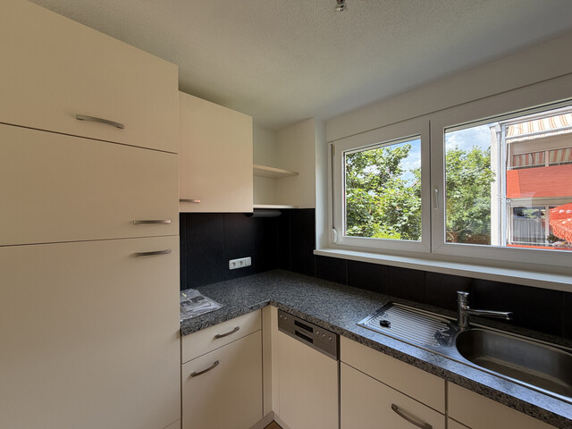 Schöne und sonnige  3-Zimmer-Wohnung mit 2 Tiefgaragenplätzen