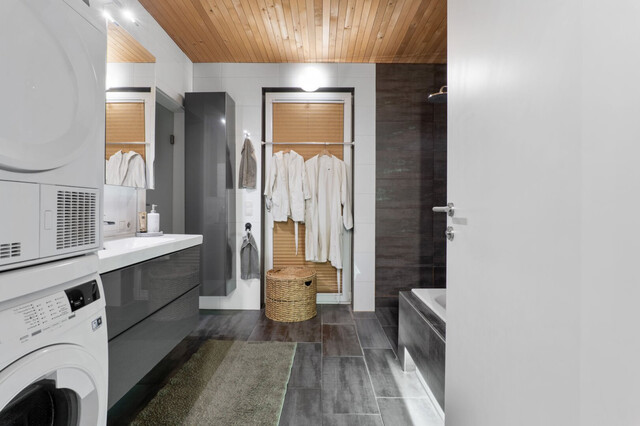 Wolfurt: Moderne 5-Zimmer-Dachgeschoss-Wohnung mit Terasse, großem Privatgarten und 2 Autostellplätzen!