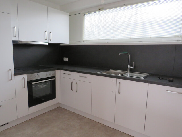 Gepflegte 2-Zi-Wohnung mit 13 m² Balkon  in ruhiger Wohnlage!