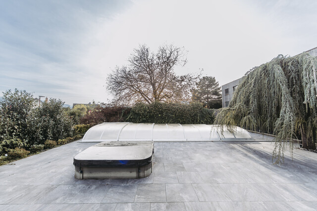 Bungalow mit Garagengebäude 