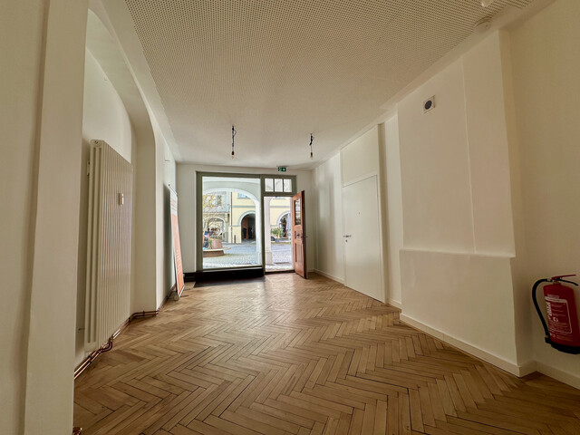 Geschäftsfläche mit Gewölbe in bester Lage an der Neustadt