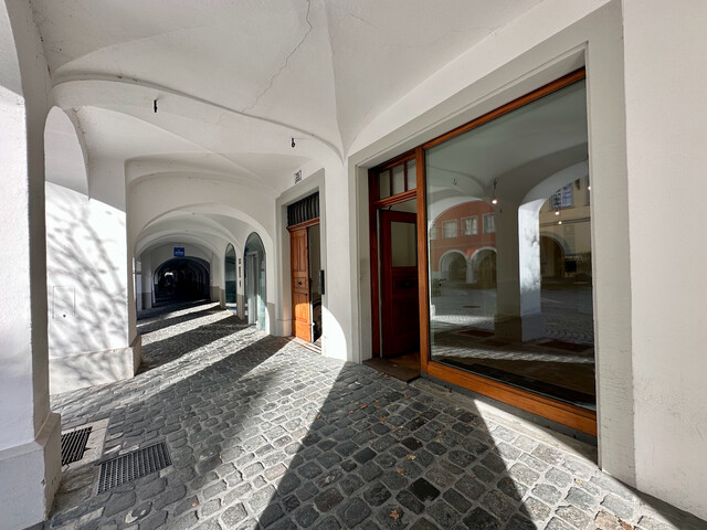 Geschäftsfläche mit Gewölbe in bester Lage an der Neustadt