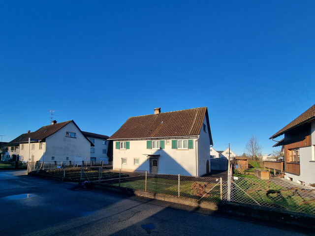 Sonniges Baugrundstück mit Altbestand in ruhiger Lage von Schwarzach