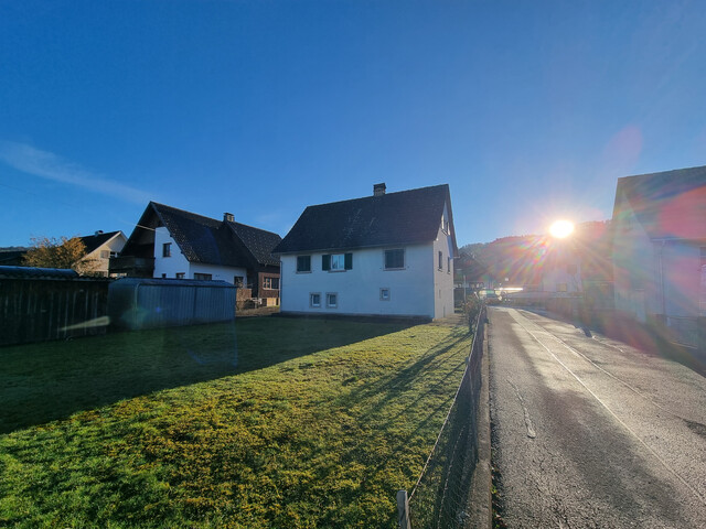 Sonniges Baugrundstück mit Altbestand in ruhiger Lage von Schwarzach