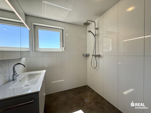 Tolle 4-Zimmer-Penthousewohnung mit großer Terrasse & Garagenbox