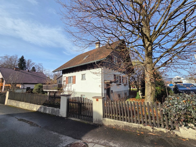Älteres charmantes Einfamilienhaus in sonniger und ruhiger Lage von Altach mit schönem großen Garten!