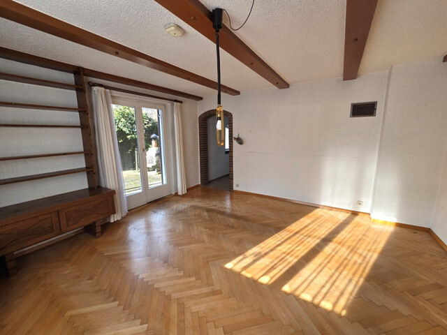 Älteres charmantes Einfamilienhaus in sonniger und ruhiger Lage von Altach mit schönem großen Garten!