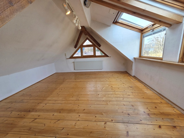 Älteres charmantes Einfamilienhaus in sonniger und ruhiger Lage von Altach mit schönem großen Garten!