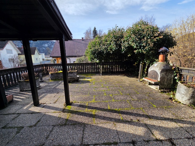 Älteres charmantes Einfamilienhaus in sonniger und ruhiger Lage von Altach mit schönem großen Garten!