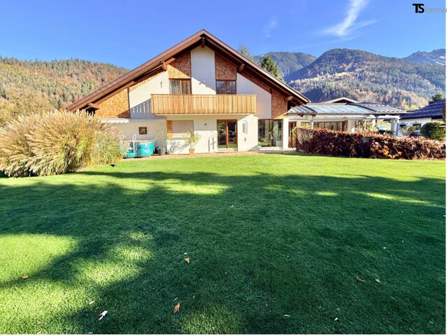 Nüziders: Einfamilienhaus mit Garten - Premium-Immobilie – Wohnjuwel mit Wintergarten, Wellnessbereich & Traumgarten