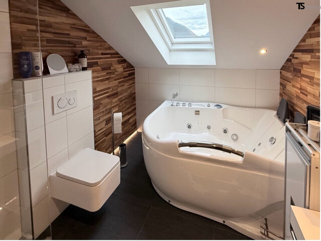 Nüziders: Einfamilienhaus mit Garten - Premium-Immobilie – Wohnjuwel mit Wintergarten, Wellnessbereich & Traumgarten