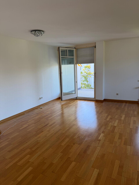Lichtdurchflutete 2-Zimmerwohnung, 61 m², Ortsmitte Lustenau mit Tiefgarage und Balkon
