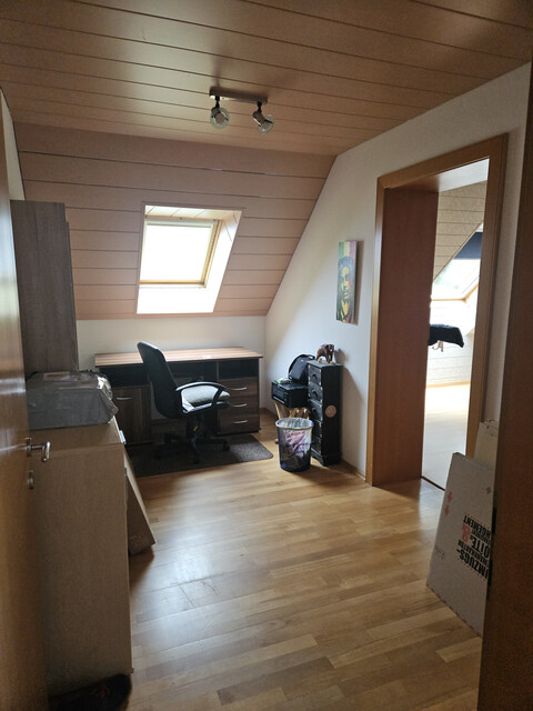 Sonnige 4 Zimmerwohnung Privat im 3 Familienhaus