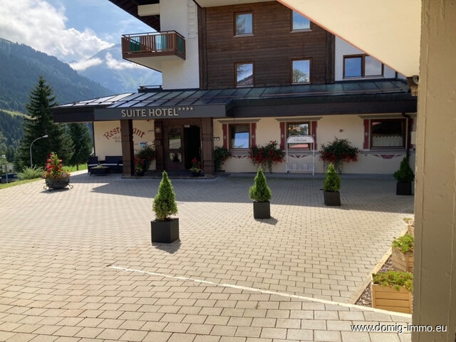 Top Touristenlage im Kleinwalsertal. In diesem Hotel können Sie vom Bett direkt auf den Berg/Piste.