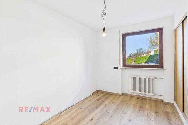 Panoramablick inklusive – Zweifamilienhaus mit Potenzial für Ihre Ideen