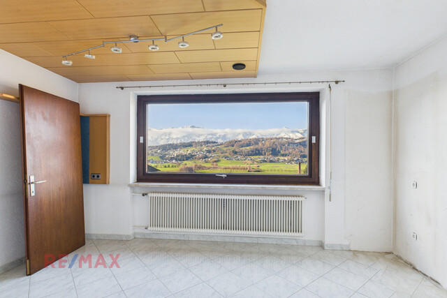 Panoramablick inklusive – Zweifamilienhaus mit Potenzial für Ihre Ideen