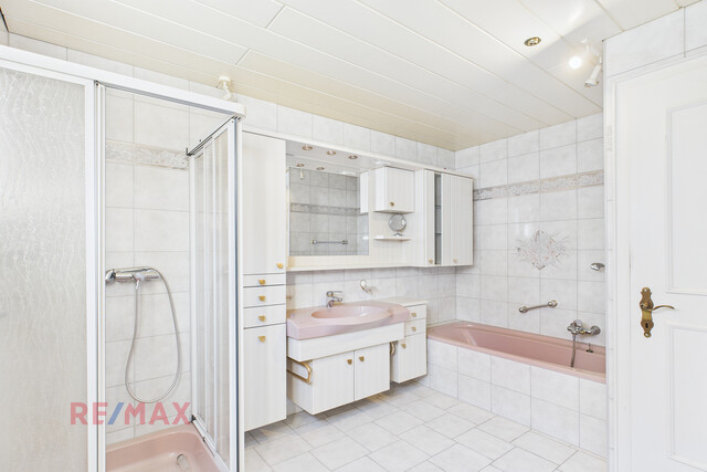 Panoramablick inklusive – Zweifamilienhaus mit Potenzial für Ihre Ideen