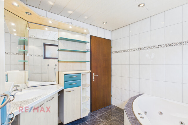 Panoramablick inklusive – Zweifamilienhaus mit Potenzial für Ihre Ideen