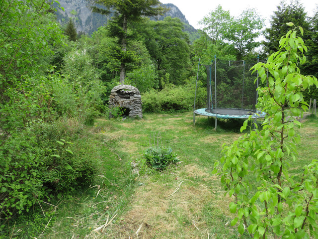 Idyllisches Wohnhaus  mit  Teich und großem  Garten (provisionsfrei)!