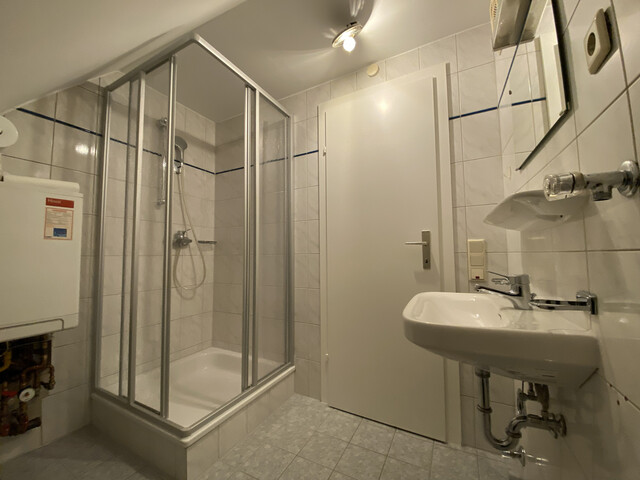 ohne Provision-  geräumige 4 Zimmer Wohnung über 2 Etagen in zentraler Lage