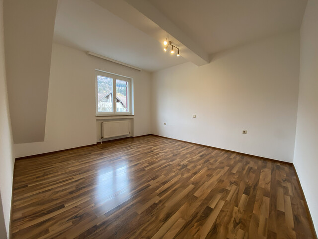 ohne Provision-  geräumige 4 Zimmer Wohnung über 2 Etagen in zentraler Lage