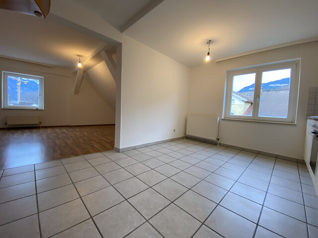 ohne Provision-  geräumige 4 Zimmer Wohnung über 2 Etagen in zentraler Lage