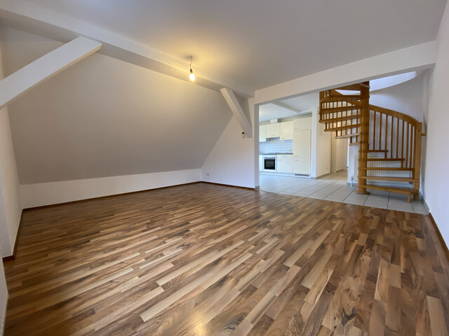 ohne Provision-  geräumige 4 Zimmer Wohnung über 2 Etagen in zentraler Lage