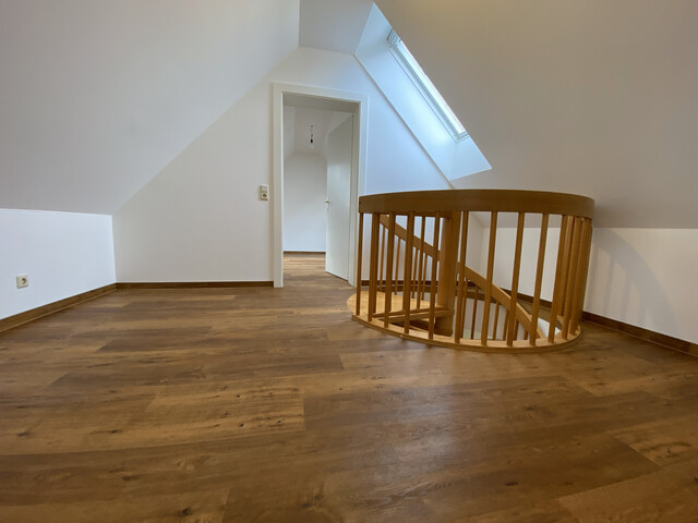 ohne Provision-  geräumige 4 Zimmer Wohnung über 2 Etagen in zentraler Lage