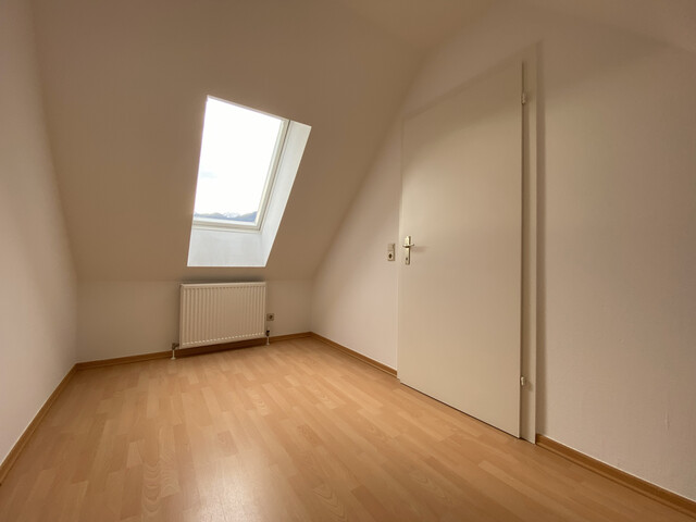 ohne Provision-  geräumige 4 Zimmer Wohnung über 2 Etagen in zentraler Lage