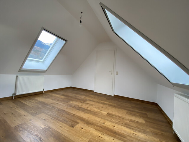 ohne Provision-  geräumige 4 Zimmer Wohnung über 2 Etagen in zentraler Lage