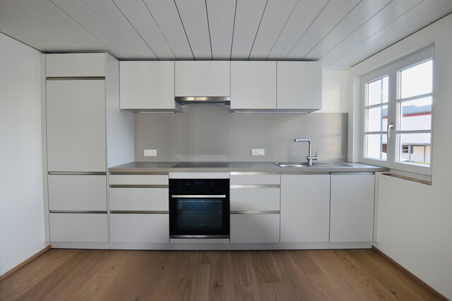 NEU sanierte und helle 2-Zimmer-Wohnung, mitten im Dorfzentrum