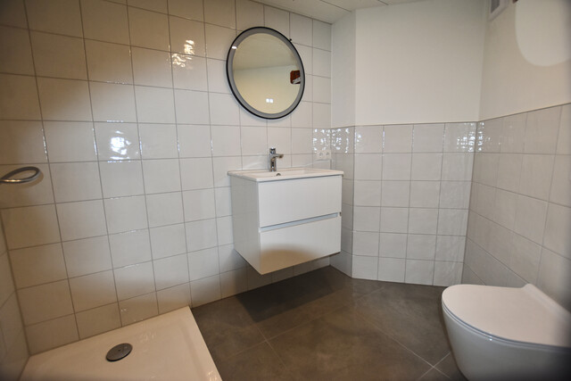 NEU sanierte und helle 2-Zimmer-Wohnung, mitten im Dorfzentrum