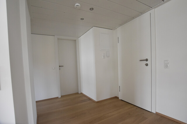 NEU sanierte und helle 2-Zimmer-Wohnung, mitten im Dorfzentrum